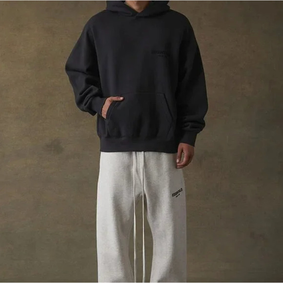 (M) NWT $250 Fear of God Essentials Stretch Limo Hoodie Black - Picture 3 of 5